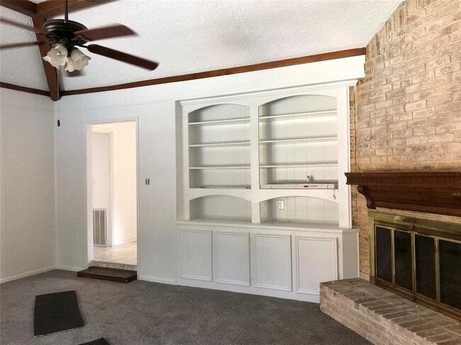 Photo - 2123 Lakeville Dr