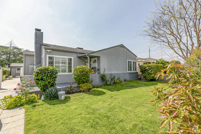 Building Photo - 1527 N Screenland Dr Rental