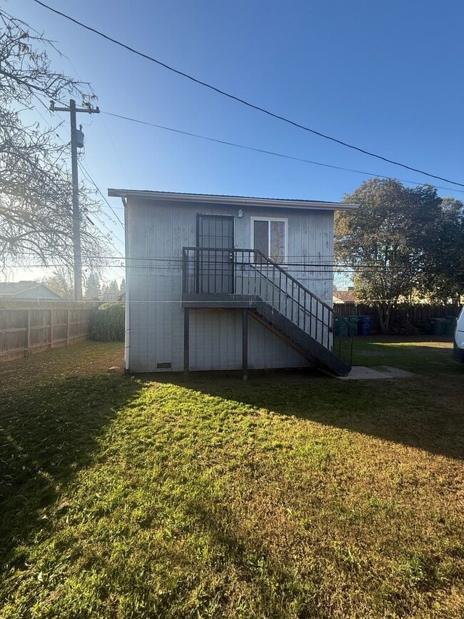 Building Photo - 13229 Le Grand Rd Unit 13229 Le Grand Rd. #B