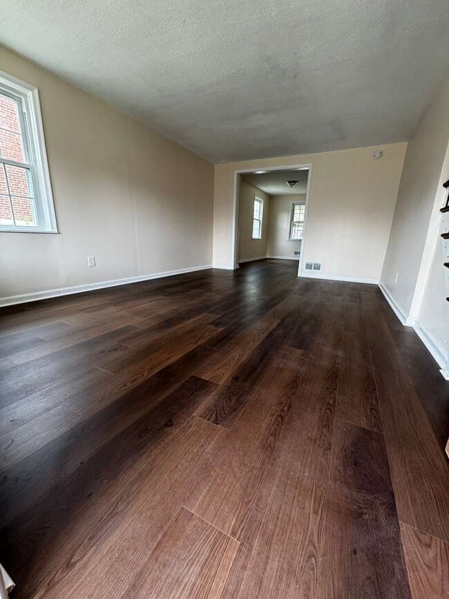Photo - 7452 Lawrence Rd
