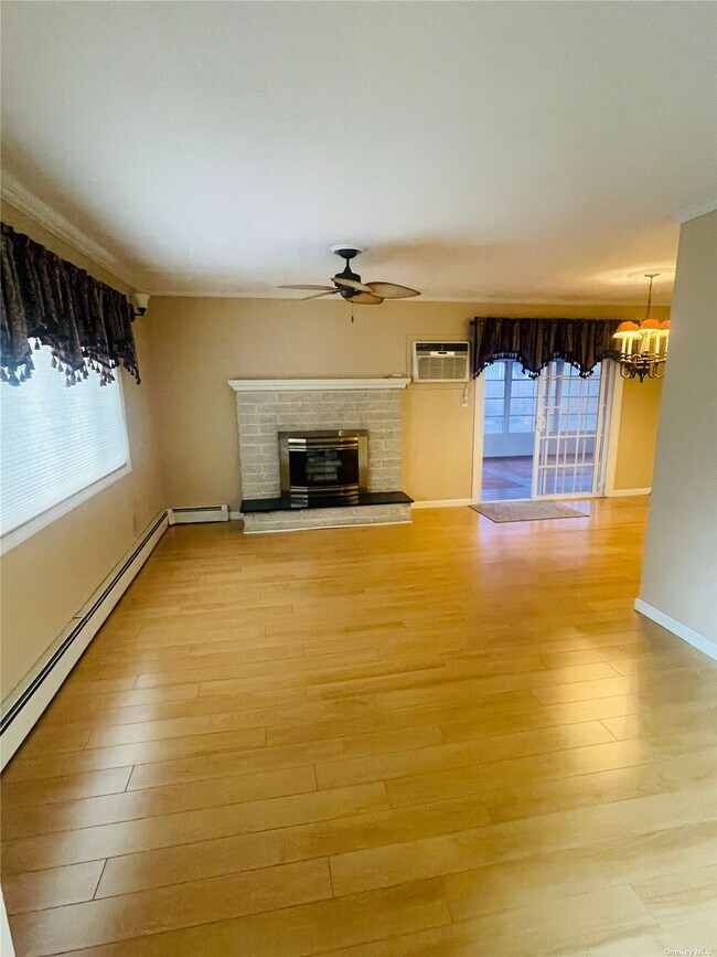 21 Dressel Dr House House Rental in Mastic, NY