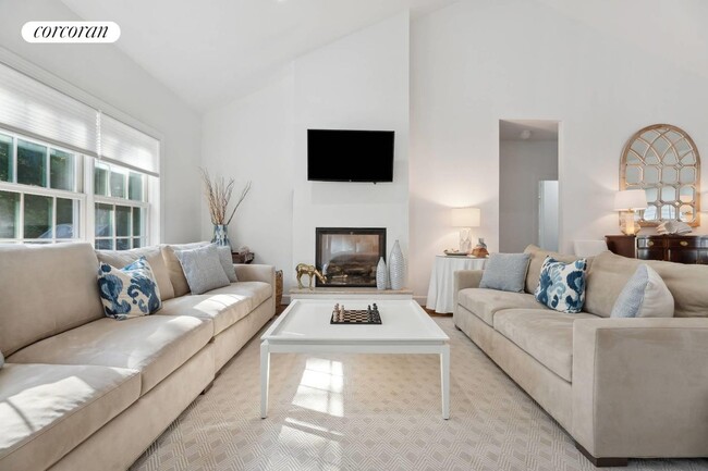 Photo - 253 Norfolk Dr