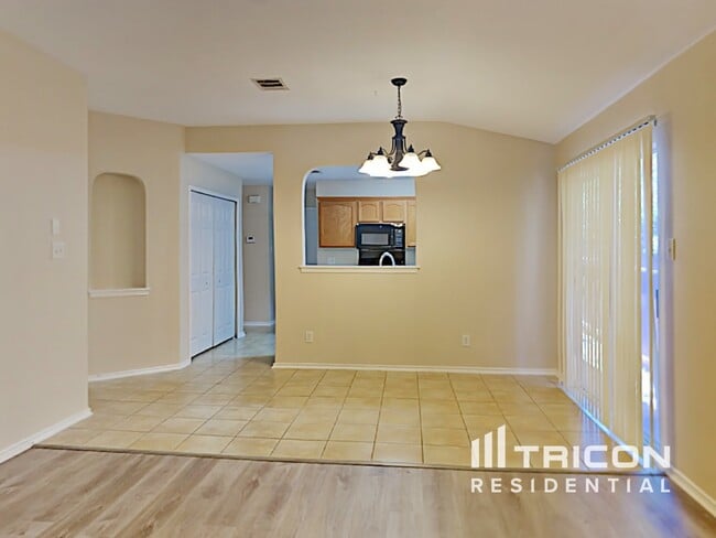 Photo - 1523 Hawkwolf Creek