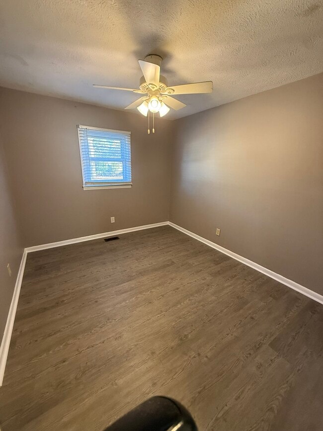 Photo - 2223 Carbine St