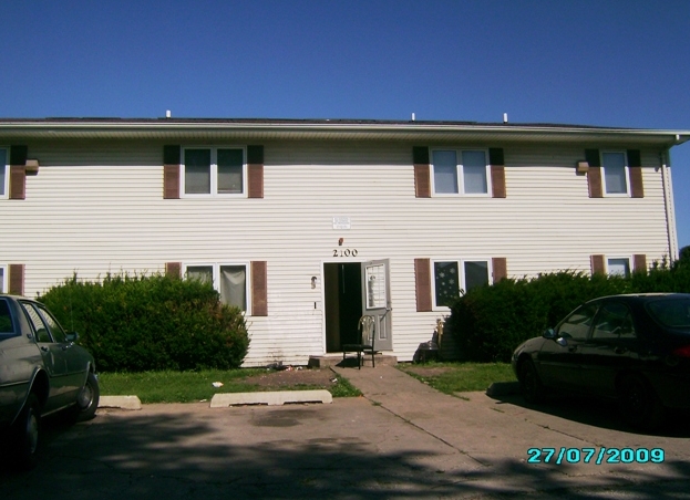 Bradley Court Apartments - Bradley Court Apartments