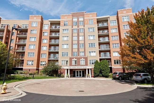 Building Photo - 1 Beacon Pl Unit 305