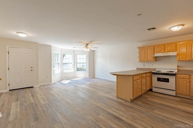 Photo - 105 Flurry Ln