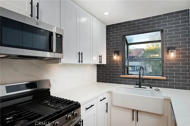 Photo - 18028 Saratoga Way Unidad 557