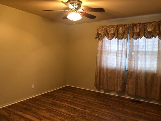 570 Jamestown Ct