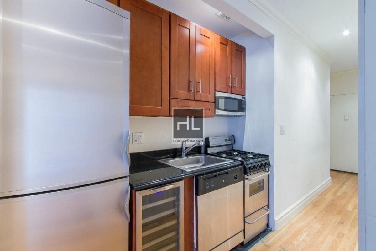 East 18th Street - East 18th Street Unit C3