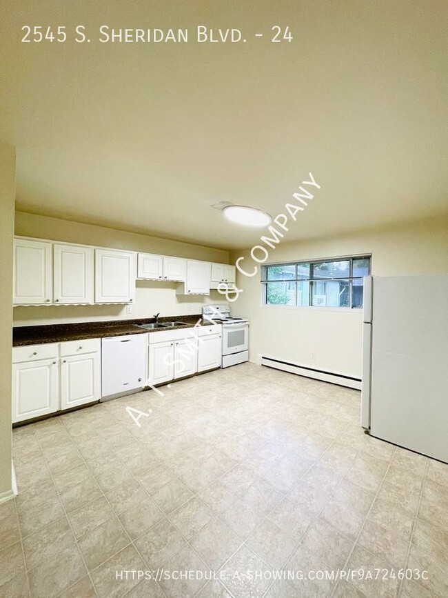 Spacious & Updated 3 Bedroom Condo in Lake... - Spacious & Updated 3 Bedroom Condo in Lake...