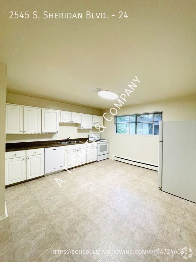 Building Photo - Spacious & Updated 3 Bedroom Condo in Lake...