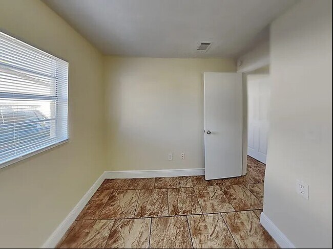 Photo - 5435 Lily St