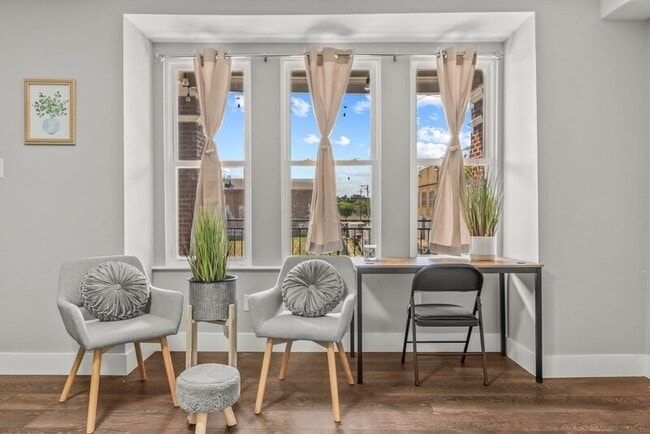 Photo - 4821 Walnut St