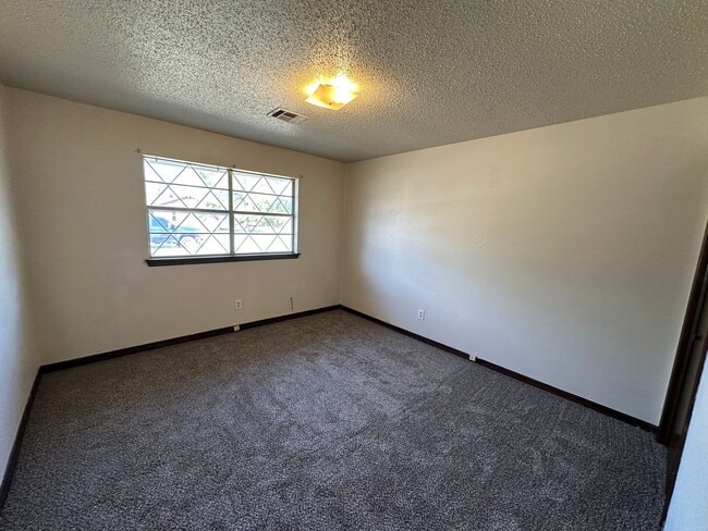 Photo - Beautiful duplex in Moore for rent!