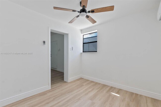 Photo - 583 NW 47th Terrace Unidad R