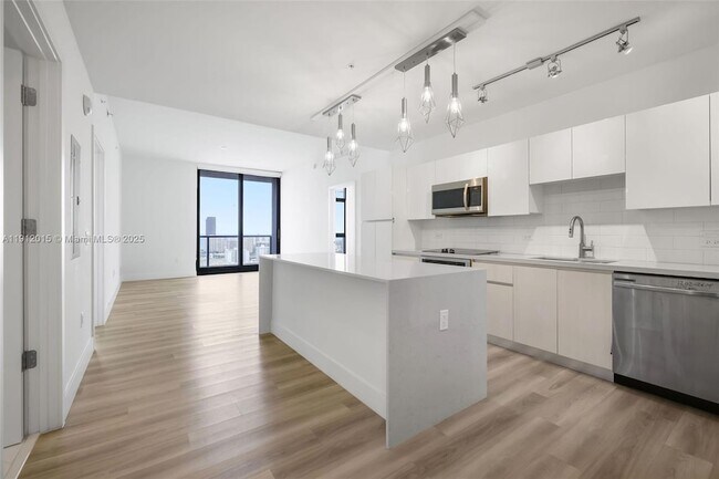 Photo - 101 Diplomat Pkwy Unidad 2604