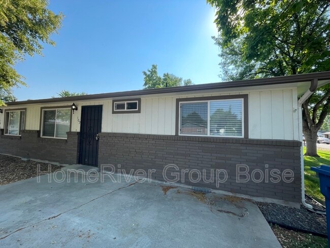 Photo - 102 N Homedale Ave