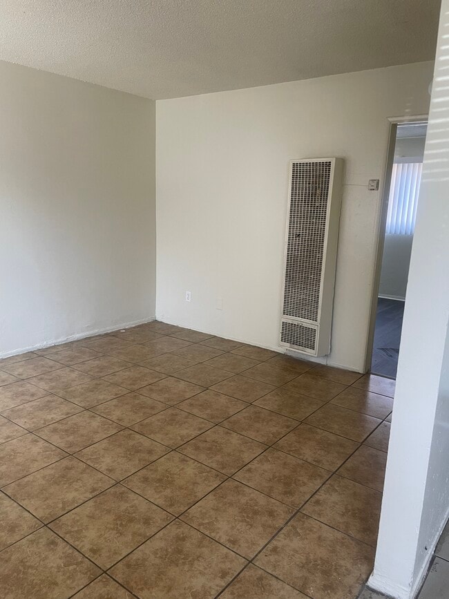 Sala de estar - 7339 McKinley Ave Unidad #A