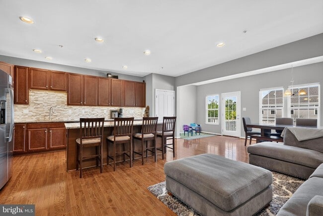 Photo - 1551 Emily Ct