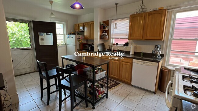 Building Photo - 28 Washburn Ave Unit 3A Rental