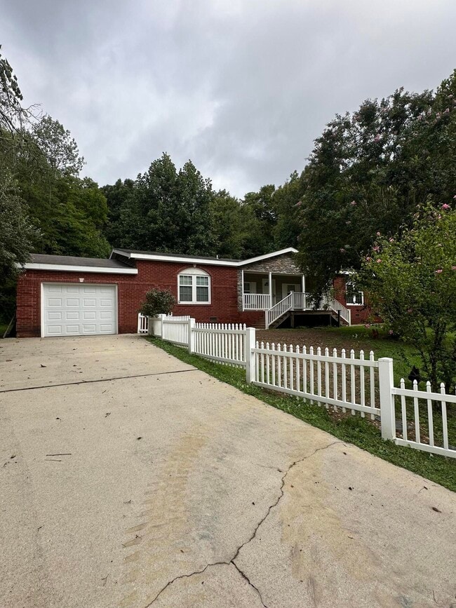 Building Photo - 3011 Ryans Creek Rd