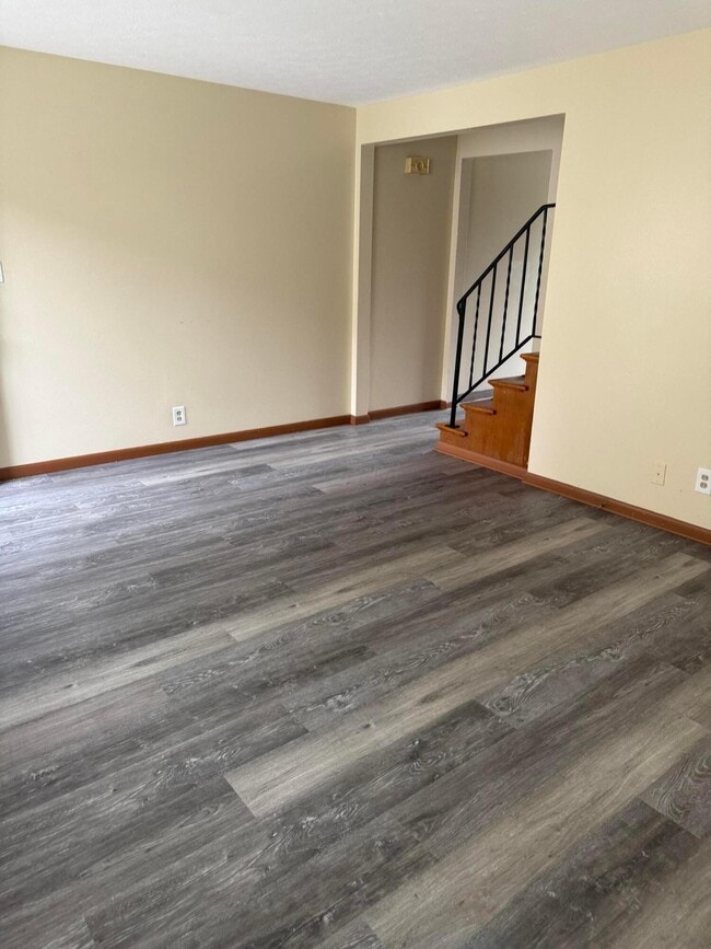 Photo - 1759 Lonsdale Rd Unidad C