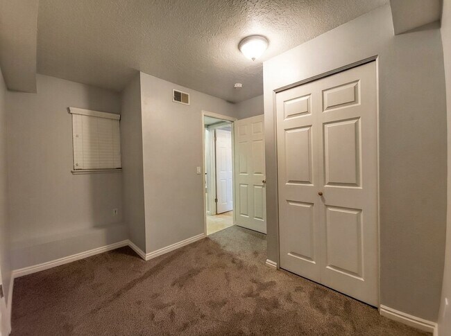 5614 Meadow Ln