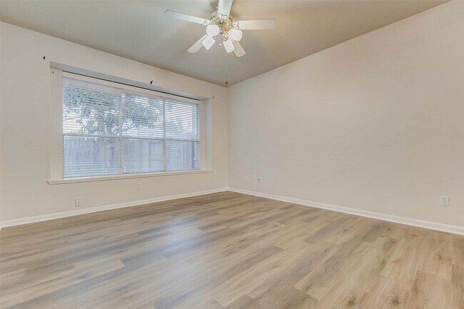 Photo - 10210 Thornmont Ln