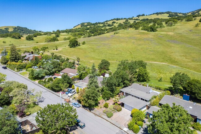 Photo - 81 Sotelo Way