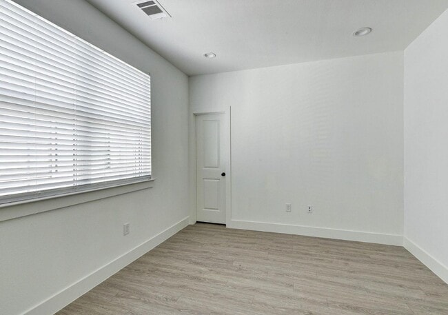 Photo - 2539 Judiway St