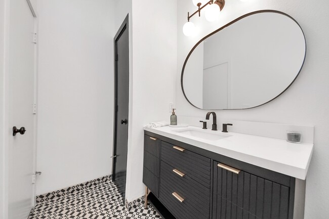 Photo - 1014 Montrose Blvd Unit G