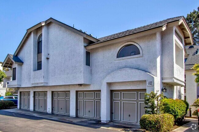 Building Photo - 534 Via De La Valle Rental
