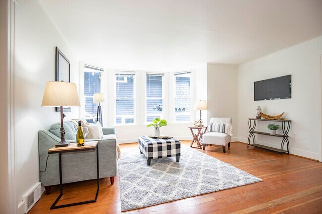 Photo - 1130 18th Ave E
