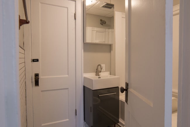 Photo - Three Bedroom Two Bathroom House For Rent