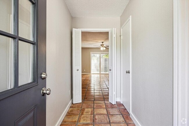 Building Photo - 7900 Westheimer Rd Unit 239 Rental