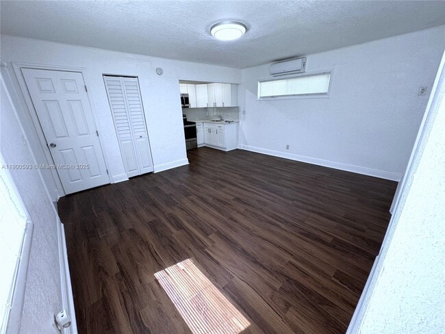 Photo - 1025 NW 7th Ave Unidad B