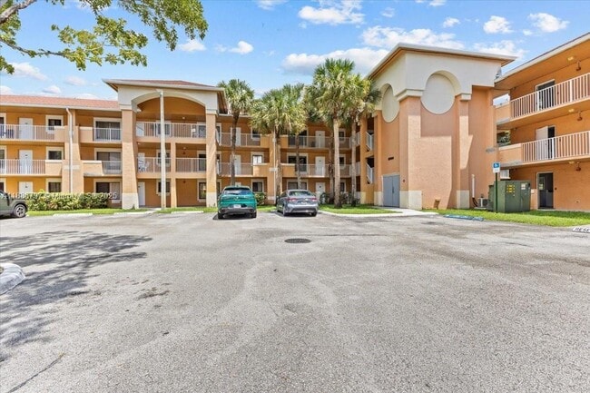 Building Photo - 6900 SW 39th St Unit 208J