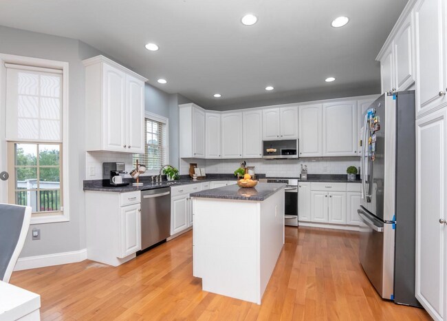 Photo - Luxury Rental - 4 Bedroom, 3.5 Bath House