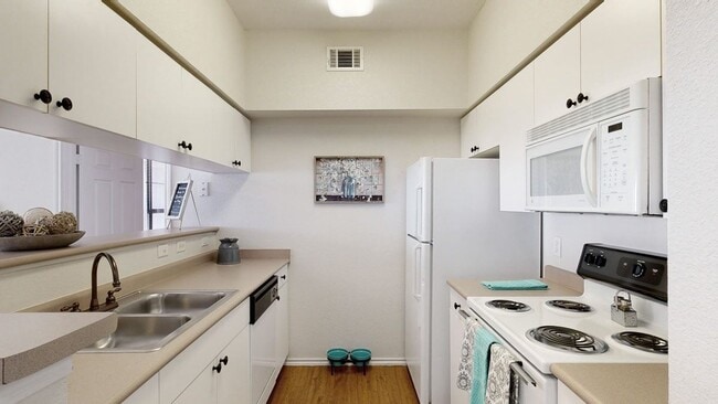 Building Photo - Stoneleigh on May Apartment Homes