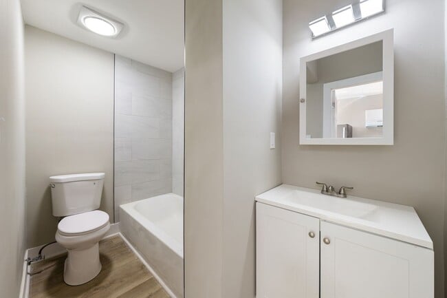 Building Photo - 50 1/2 Common St Unit 1 Rental