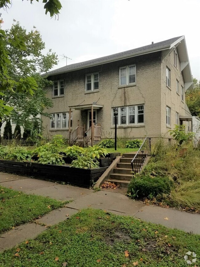 Building Photo - 808-810 W. 2ND ST TRI-PLEX Unit 2 Rental