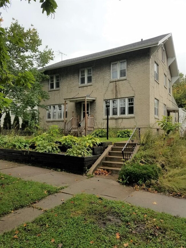 808-810 W. 2ND ST TRI-PLEX - 808-810 W. 2ND ST TRI-PLEX Apartamento Unidad 2