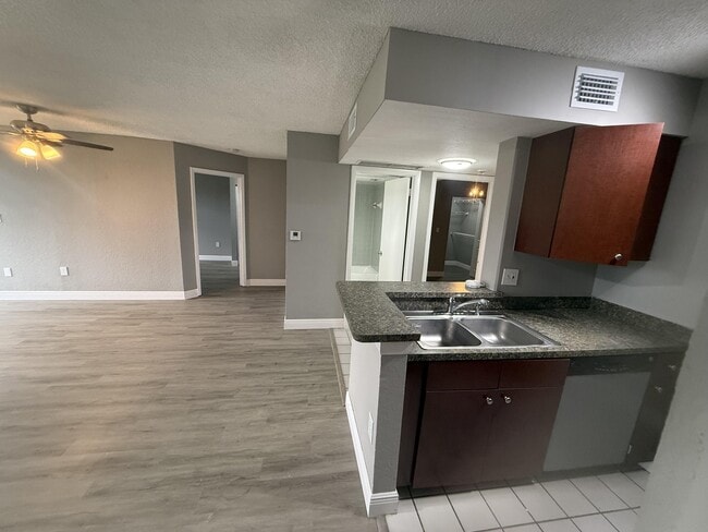 Photo - 2880 N Oakland Forest Dr