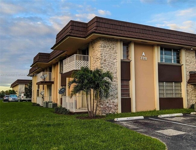 Building Photo - 7711 SW 56th St Unit 205A-205A Rental