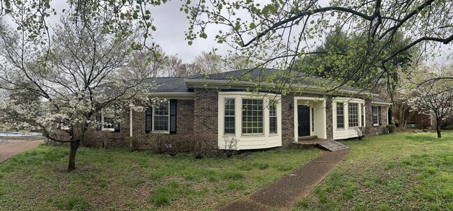 Newly Renovated Home on Quiet Neighborhood - Newly Renovated Home on Quiet Neighborhood