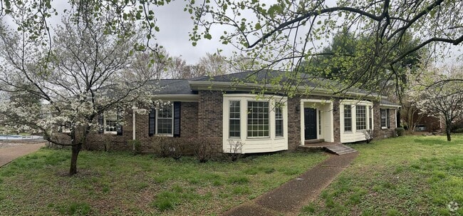 Building Photo - Newly Renovated Home on Quiet Neighborhood