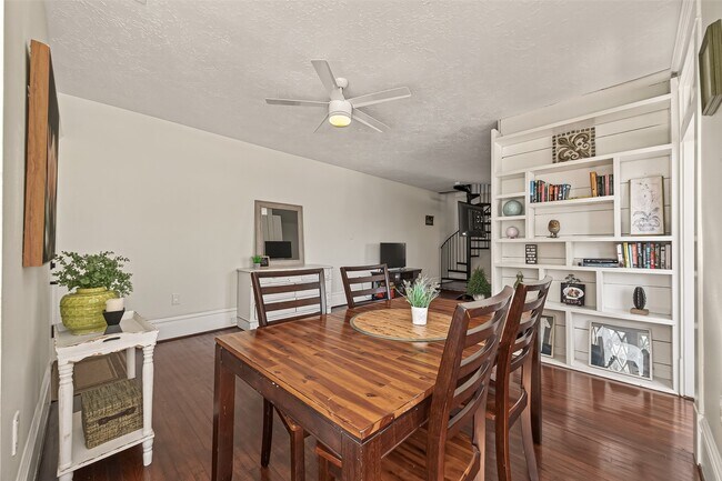 Photo - 324 W Alabama St Unit 2