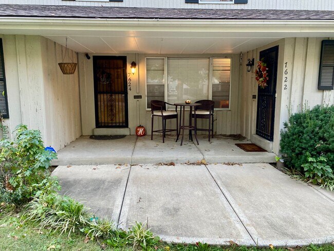 Photo - 7622-7624 MAIN STREET Unidad 7624