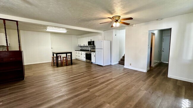 Building Photo - Available NOW - Highly Desired 2 BED 2 BAT... Unit 3007 Lanikaula St. Rental